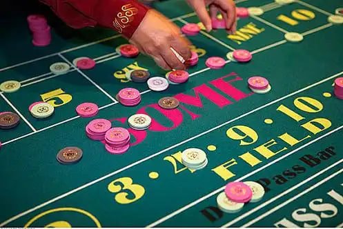 Tampilan berbagai fitur aplikasi t6vip termasuk slot games, live casino, dan sportsbook
